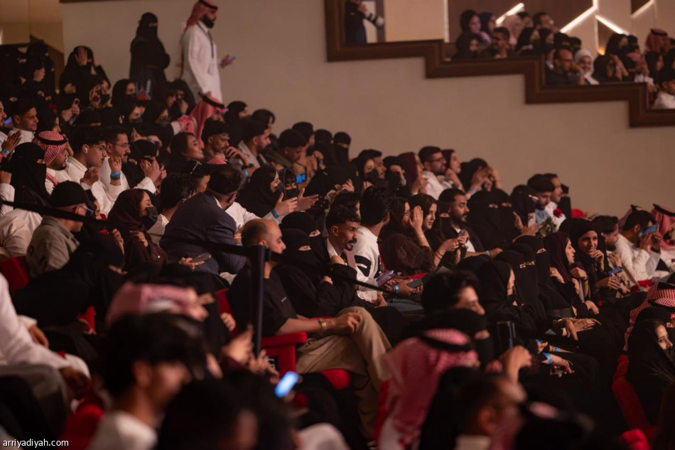 عاشور يسلطن مسرح المفاتحة بـ«هيجيلي موجوع»