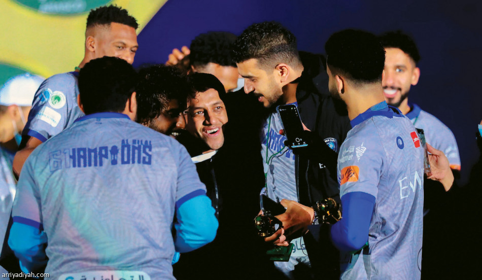 الكأس زرقاء.. والذهب هلالي