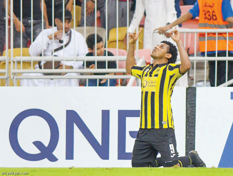 صورة التقطت أمس للبرازيلي روماريو مهاجم فريق الاتحاد يحتفل على طريقته الخاصة بعد تسجيله هدف فريقه الوحيد في شباك الوحدة الإماراتي في المباراة التي انتهت بالتعادل 1ـ1 في ختام منافسات الجولة السادسة والأخيرة من دور المجموعات لدوري أبطال آسيا تصوير: محمد المانع