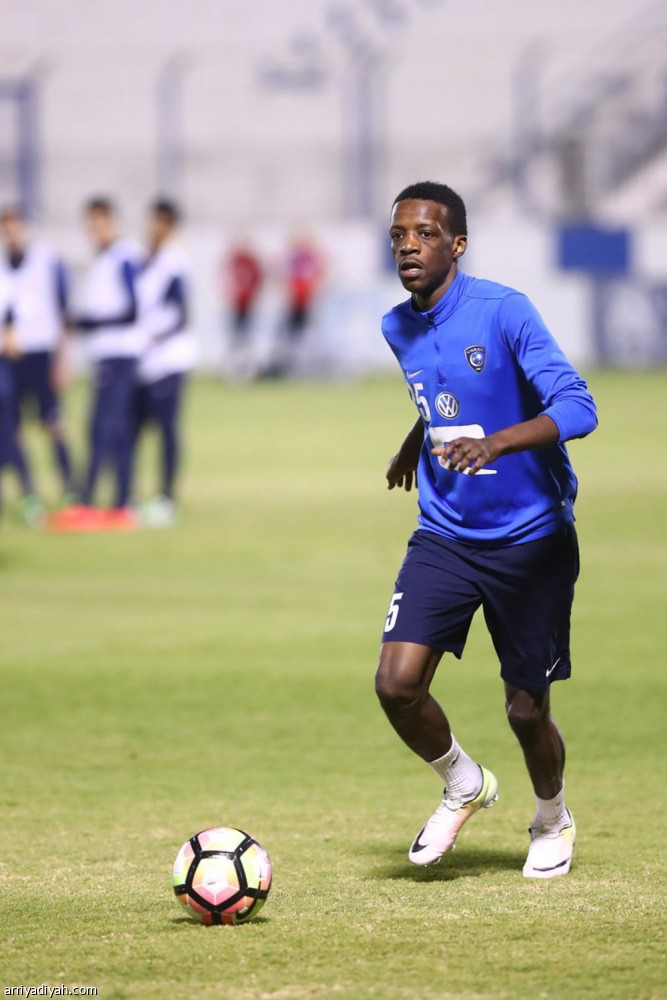 دياز يستبعد عطيف والنجراني من قائمة جدة