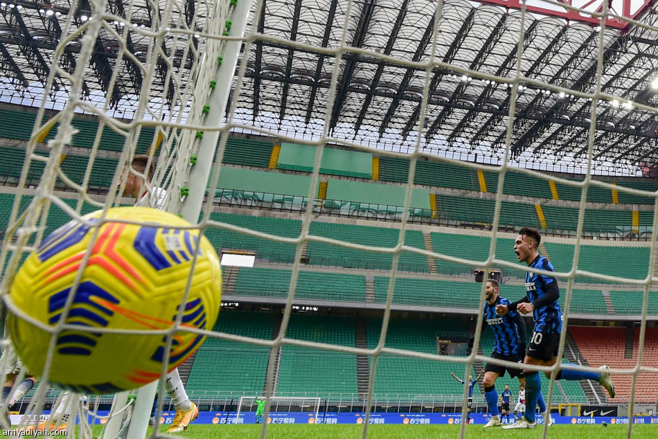 الإنتر يضرب بسداسية.. ويتصدر مؤقتا