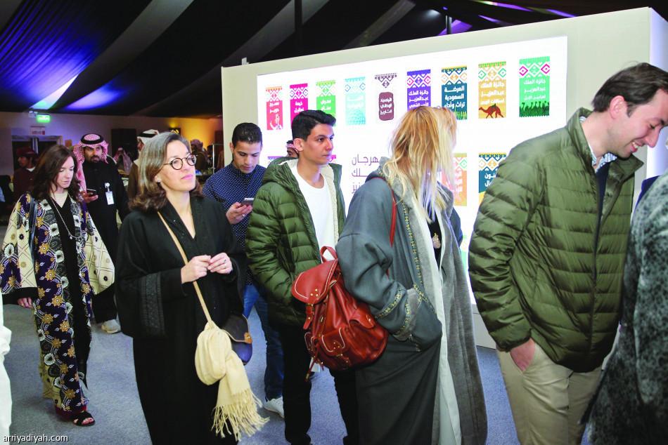 مهرجان الإبل.. تسوق.. تراثيات ومبادرات تثقيفية