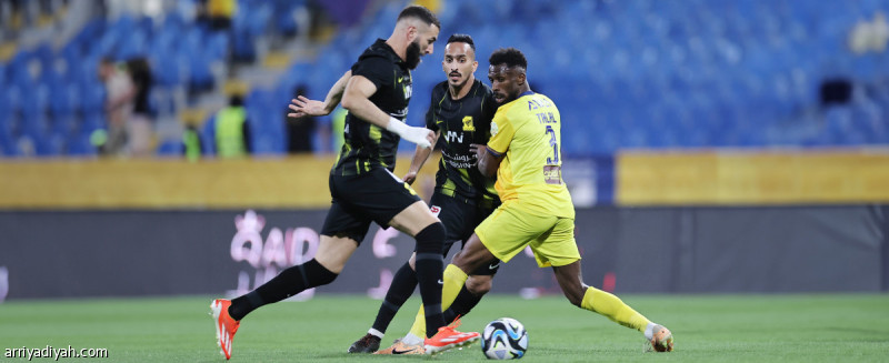 كريم بنزيما يتلقى أول بطاقة إنذار مع الاتحاد في دوري روشن السعودي