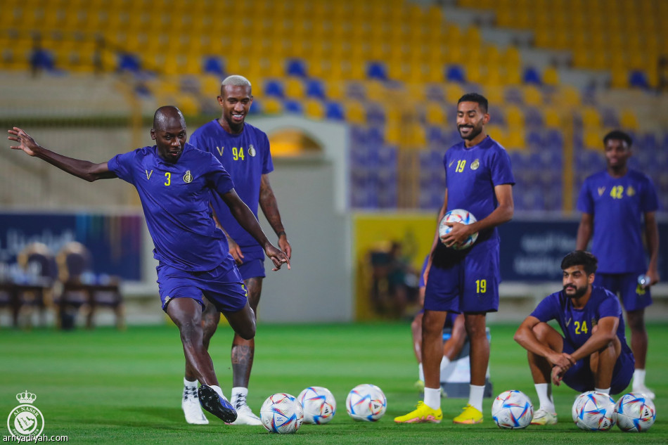 النصر.. جارسيا يجتمع باللاعبين قبل التعاون