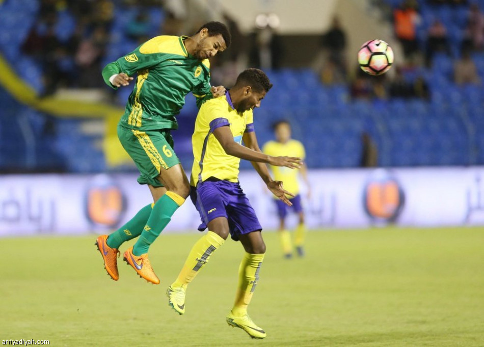 النصر يكتسح الخليج بثلاثية ويتقدم للثالث