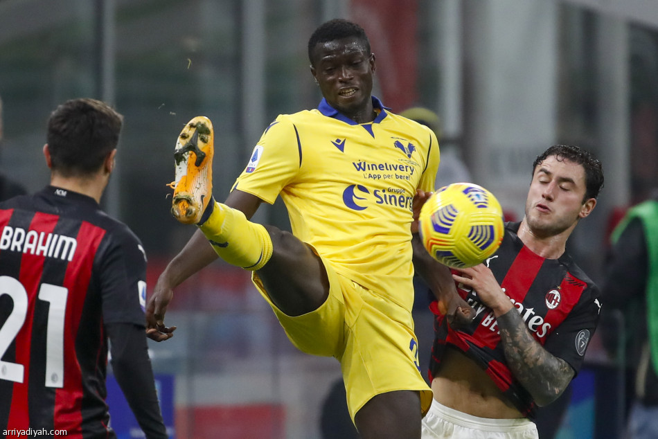 فيرونا يحرم ميلان من الابتعاد بالصدارة