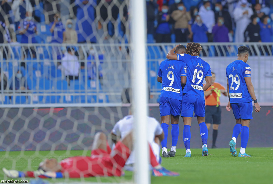 الهلال يقسو على الشباب بخماسية