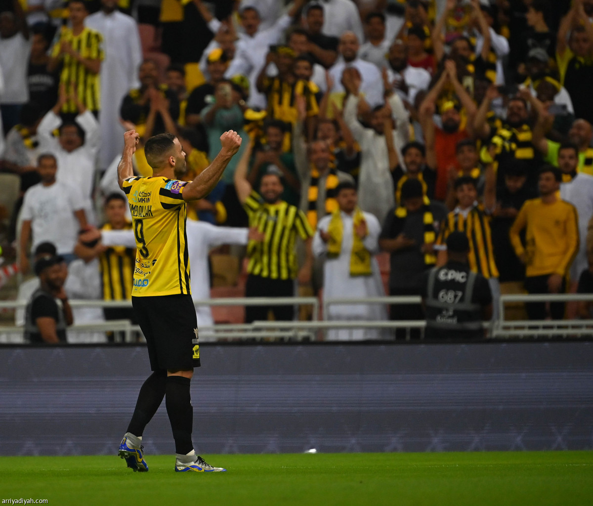 الاتحاد يضرب بـ « الـ 4»