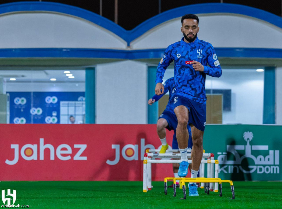 الشهراني يبدأ برنامجه والهلال يستعيد الفرج واليامي