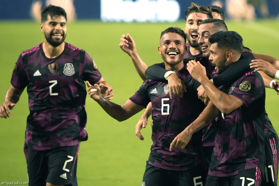 تأهل قطر والمكسيك إلى نصف نهائي الكونكاكاف