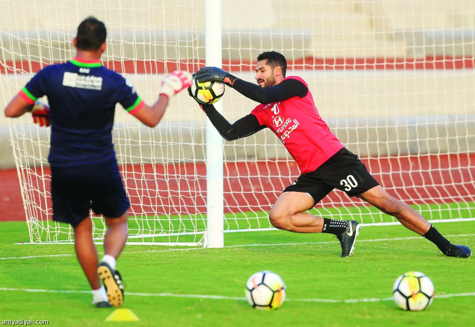 الشهري يبحث عن بديل السبيعي والهزاع