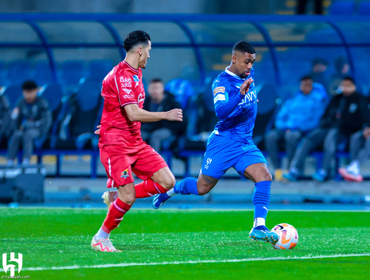 الهلال.. لا يتوقف