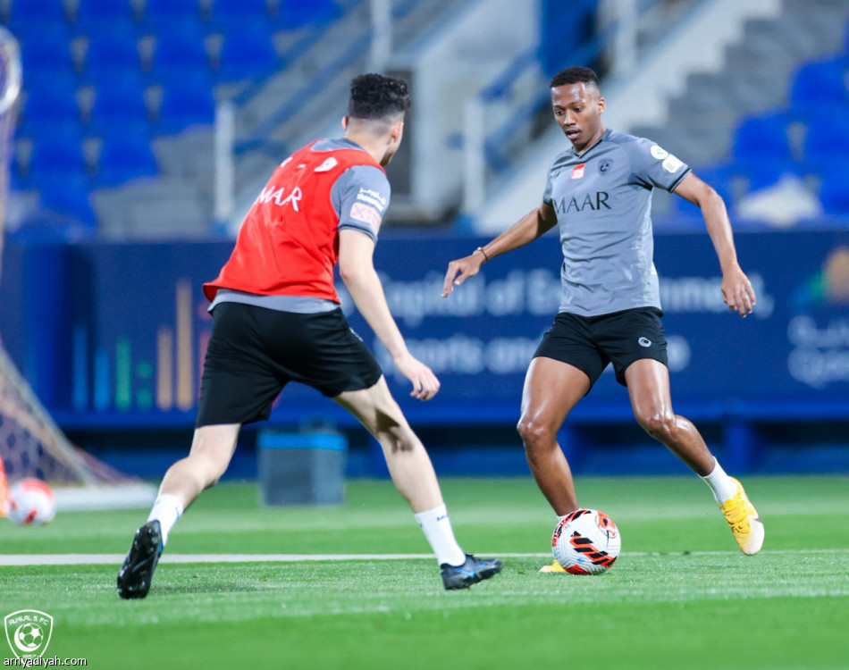 دياز يكثف لياقة الهلال قبل الشباب