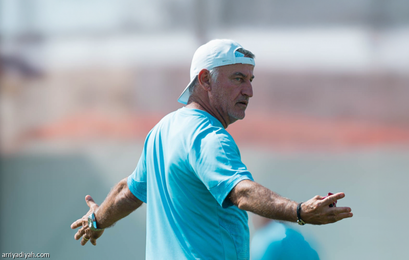 مدرب نيوم جالتييه يصف مواجهة القادسية بالصعبة ويهنئ السعودية بالتأهل للمونديال