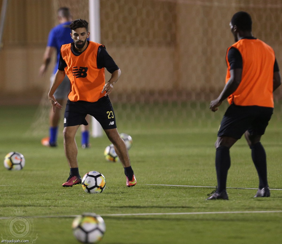 جوميز يفتتح تدريبات النصر باجتماع