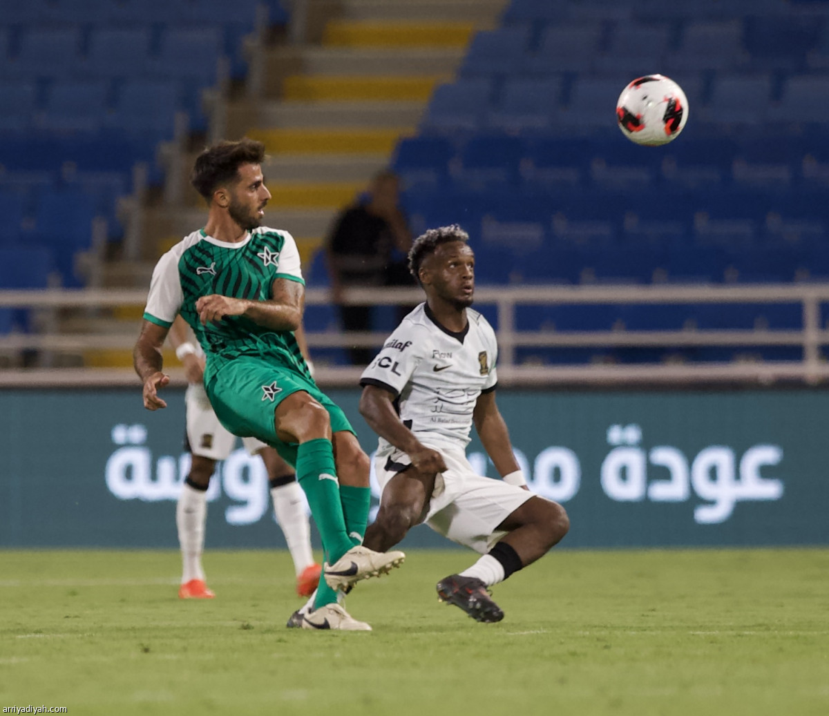 إلينيخينا يعبر بالاتحاد