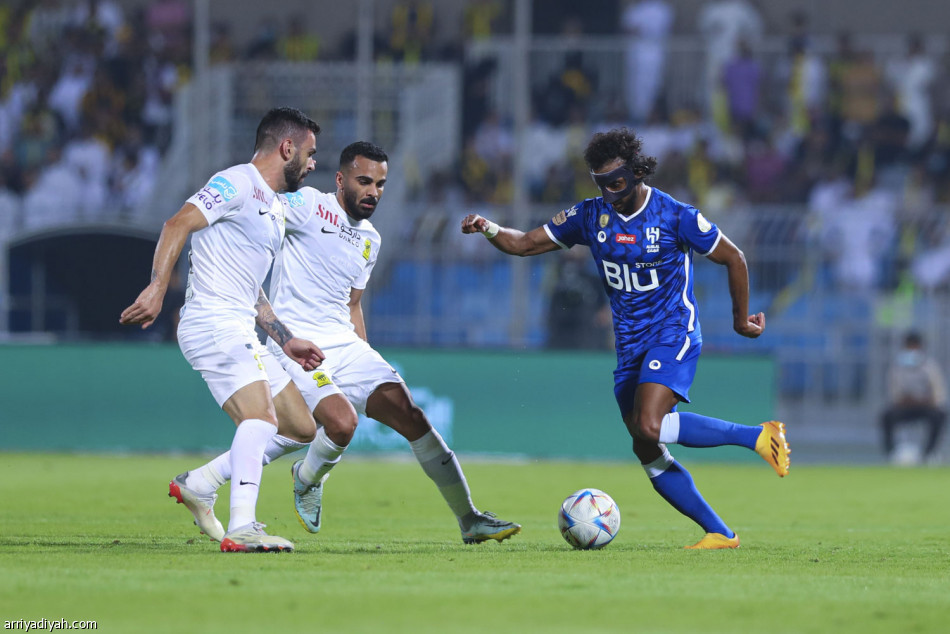 الهلال يحبط الاتحاد.. ويشعل الدوري