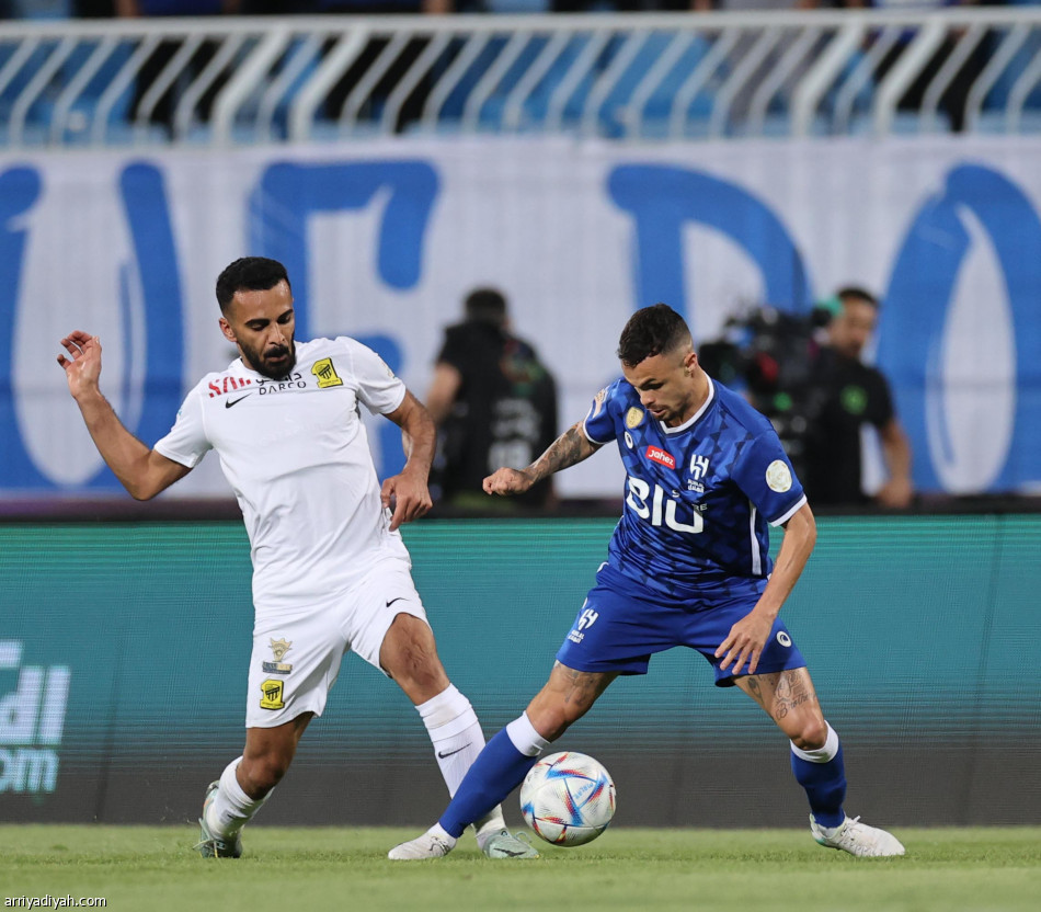 الهلال يحبط الاتحاد.. ويشعل الدوري