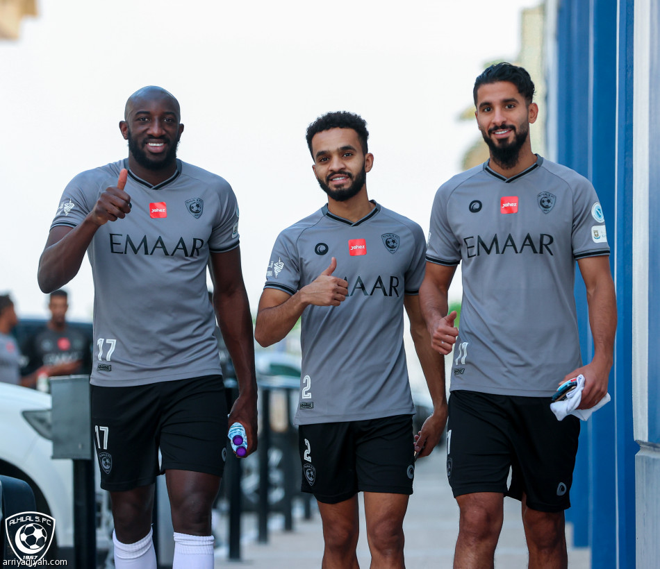 الهلال يكتمل.. ويثقف اللاعبين تحكيميا