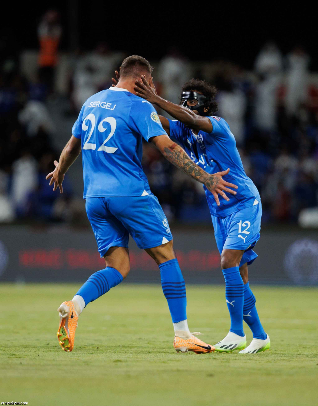 الهلال يتأهل