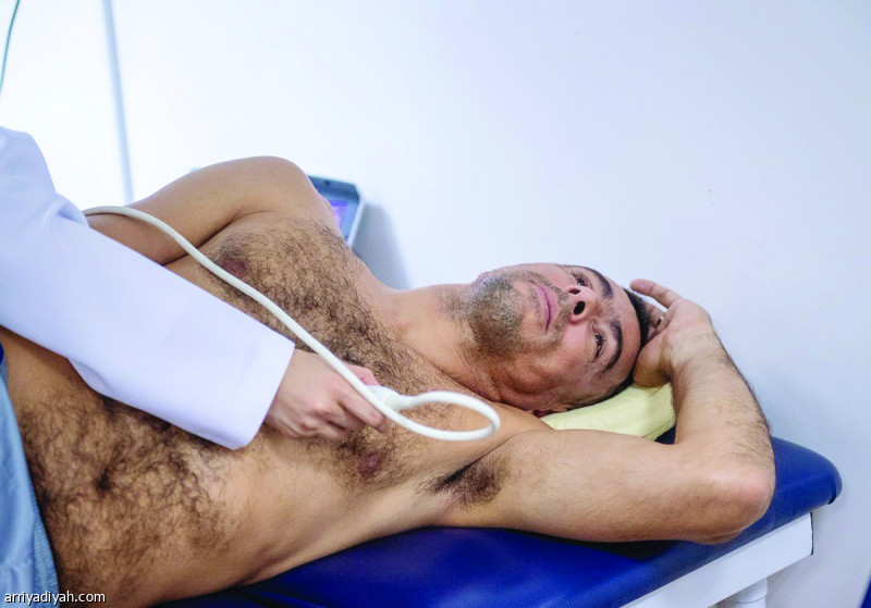 صورة التقطت أمس لكاسيو حارس فريق التعاون الأول لكرة القدم أثناء عملية الكشف الطبي التي خضع لها جميع لاعبي الفريق استعدادًا لانطلاقة تدريبات الفريق تحضيرًا للموسم الجديد (المركز الإعلامي ـ التعاون)