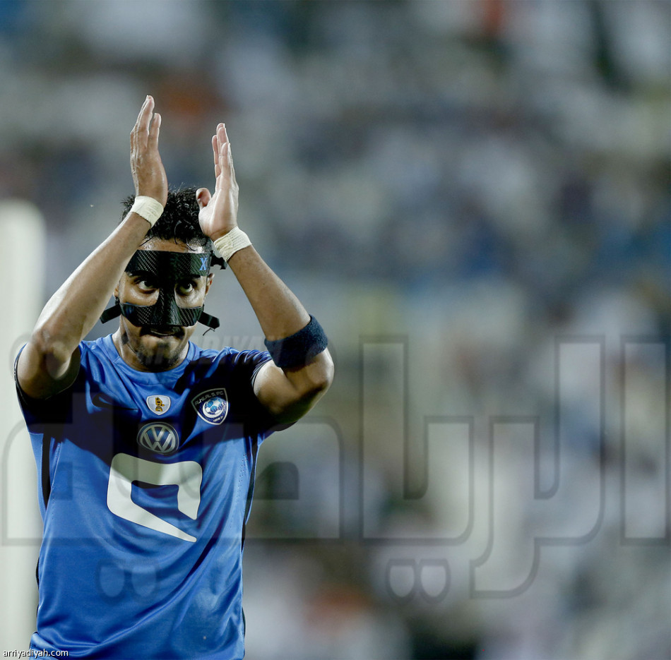 الهلال يقسو على الرائد ويقترب من لقب الدوري