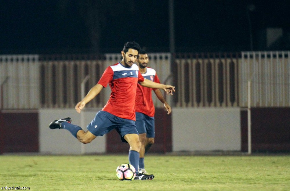مكافآت الباطن تحفز الوحدة قبل مواجهة الأهلي