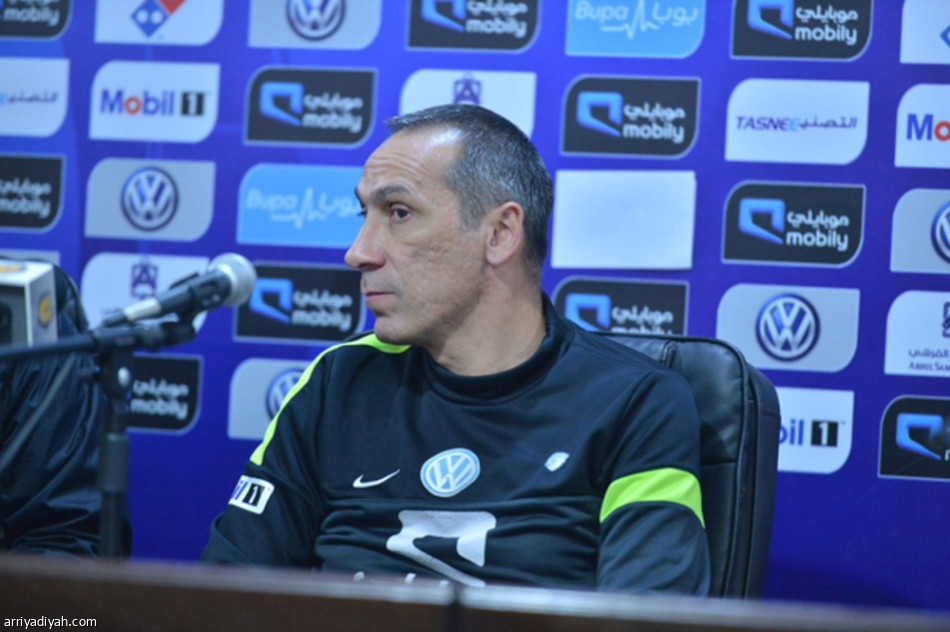 دونيس: أتمنى مدرجات ممتلئة بجماهير الهلال أمام الفتح