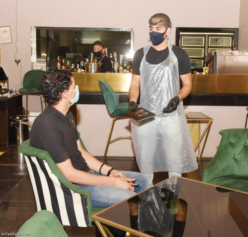 مقاهي جدة..
كورونا يغير العادات