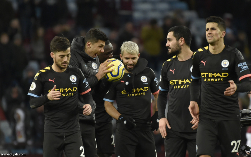 «هاتريك» أجويرو يقود السيتي لاكتساح أستون فيلا بسداسية