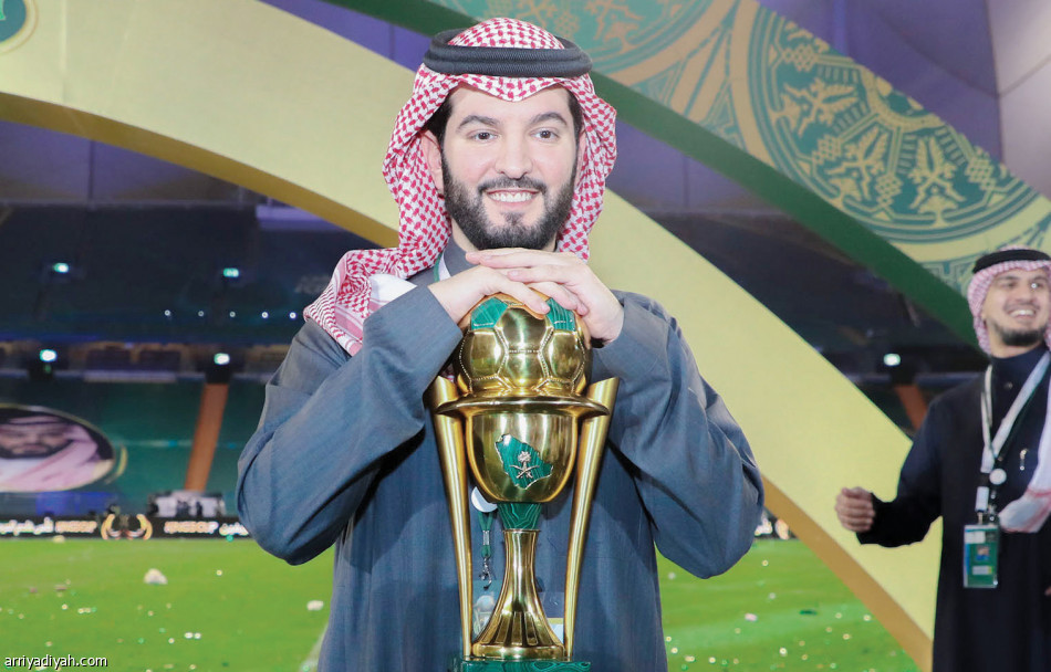 الكأس زرقاء.. والذهب هلالي