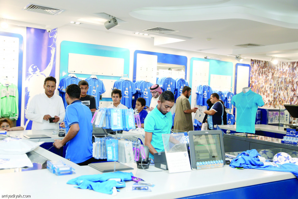 إقبال هلالي كبير على الزي الجديد