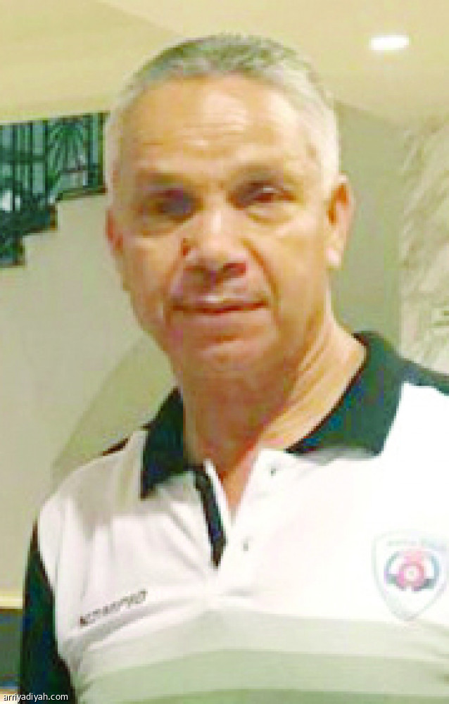 4 سعوديين
أمام تحدي الأجانب