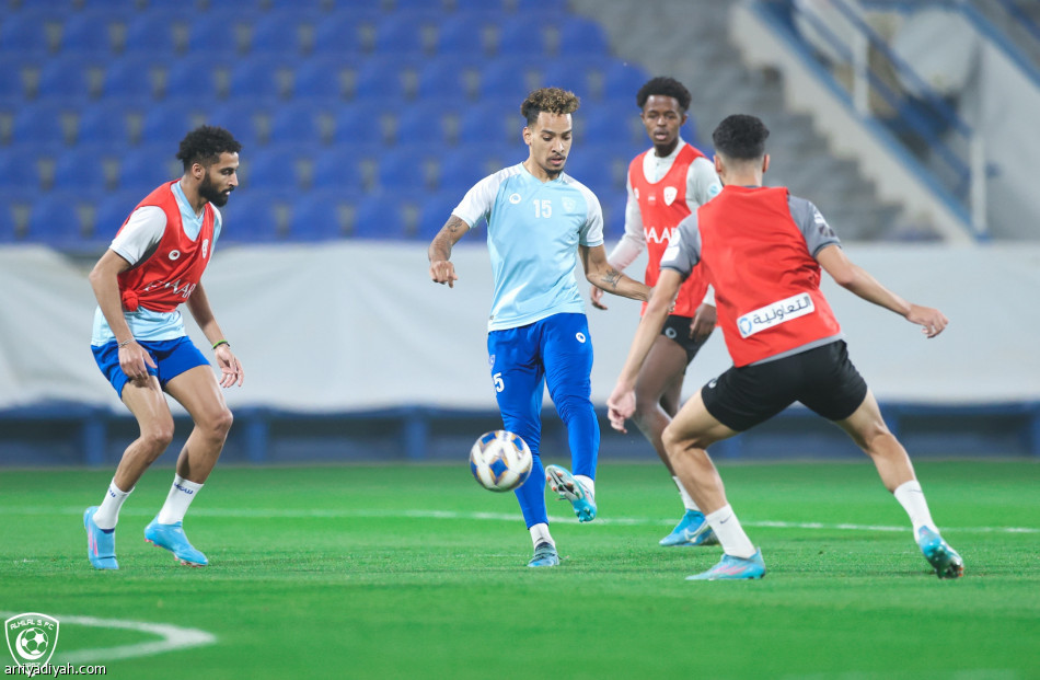 دياز يريح رباعي الهلال قبل الشارقة