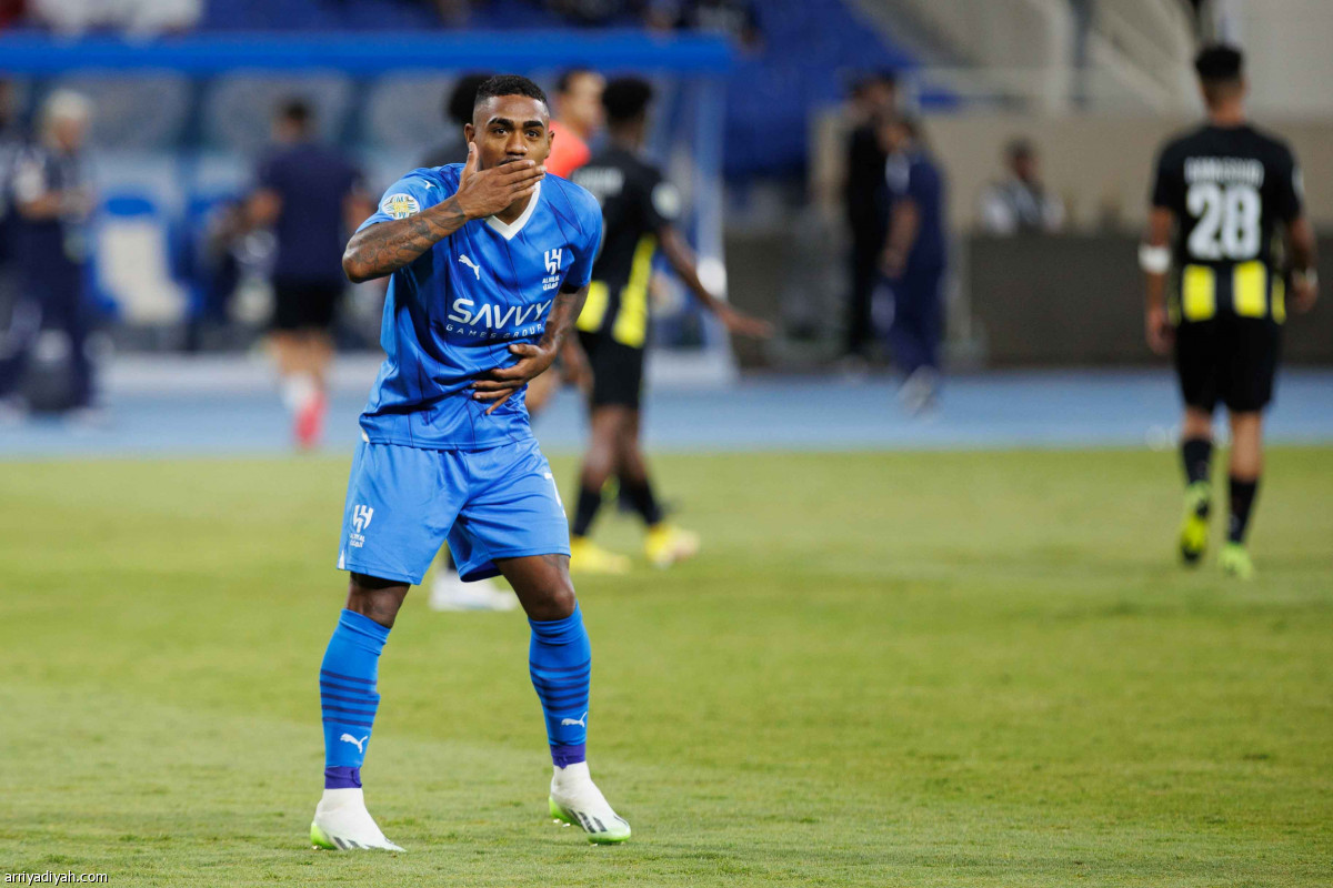 الهلال يتأهل