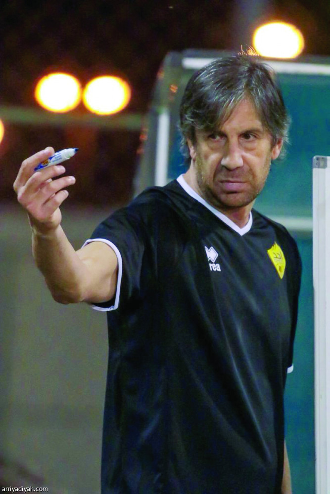 مدرب أحد يبعد 10