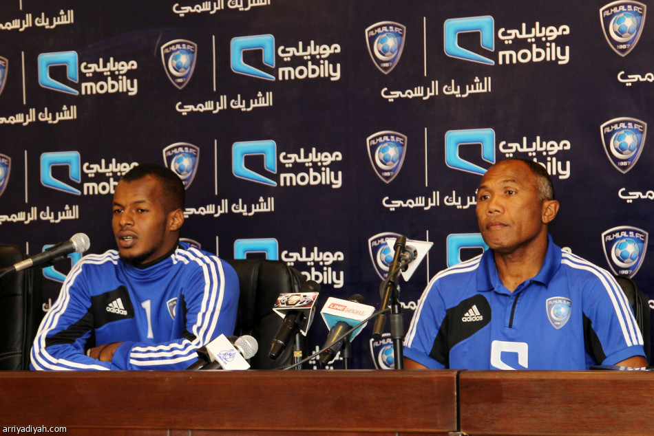 أكد انه لن يتذمر من توقفات الدوري .. كومبواريه الهلال: مواجهة هجر الثانية تختلف عن الأولى