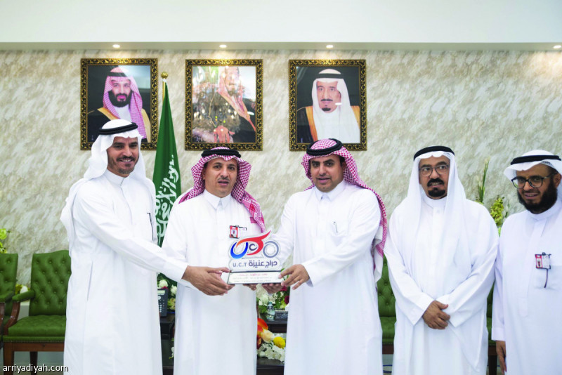 صورة التقطت أمس الأول للسليم أثناء تكريمه الرعاة والداعمين (المركز الإعلامي ـ محافظة عنيزة)