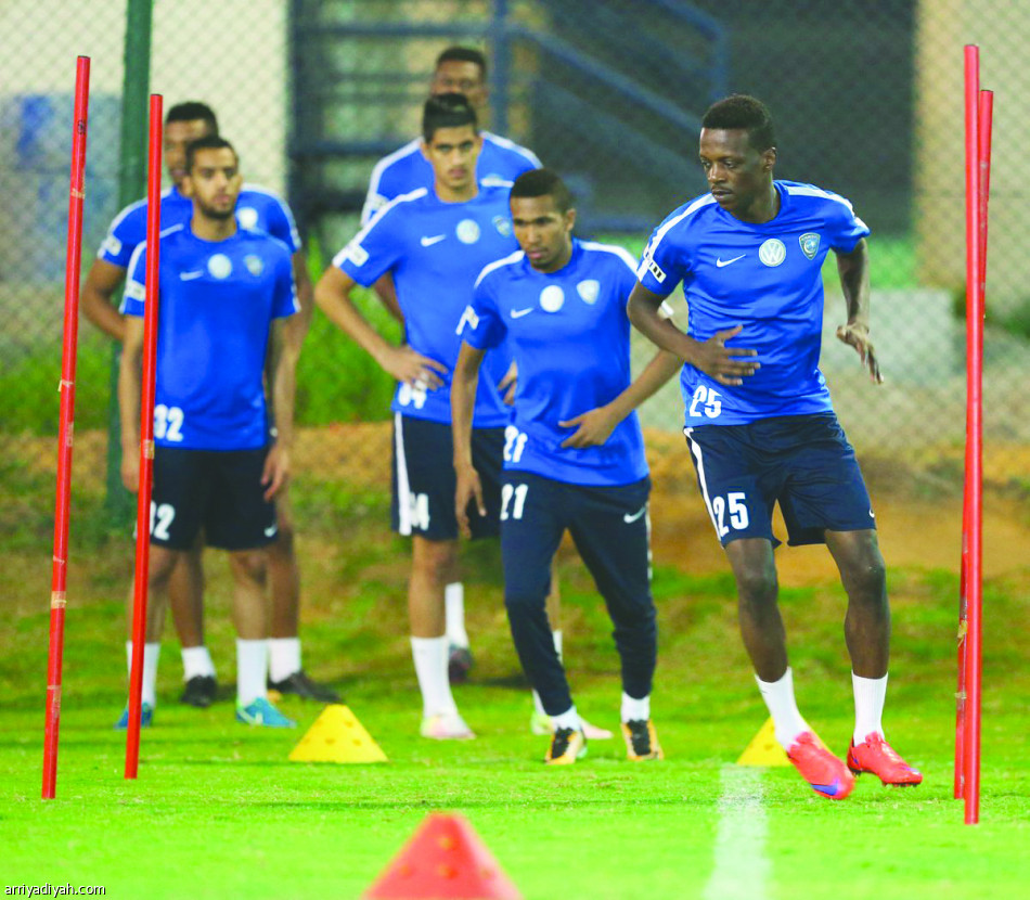 دياز يتأخر عن الهلال.. وإيمليانو يعتمد الواحدة