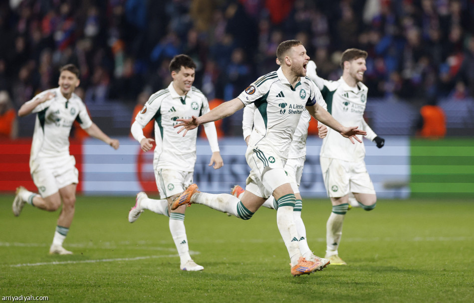 شتوتجارت وليل وباناثينايكوس في ثمن النهائي