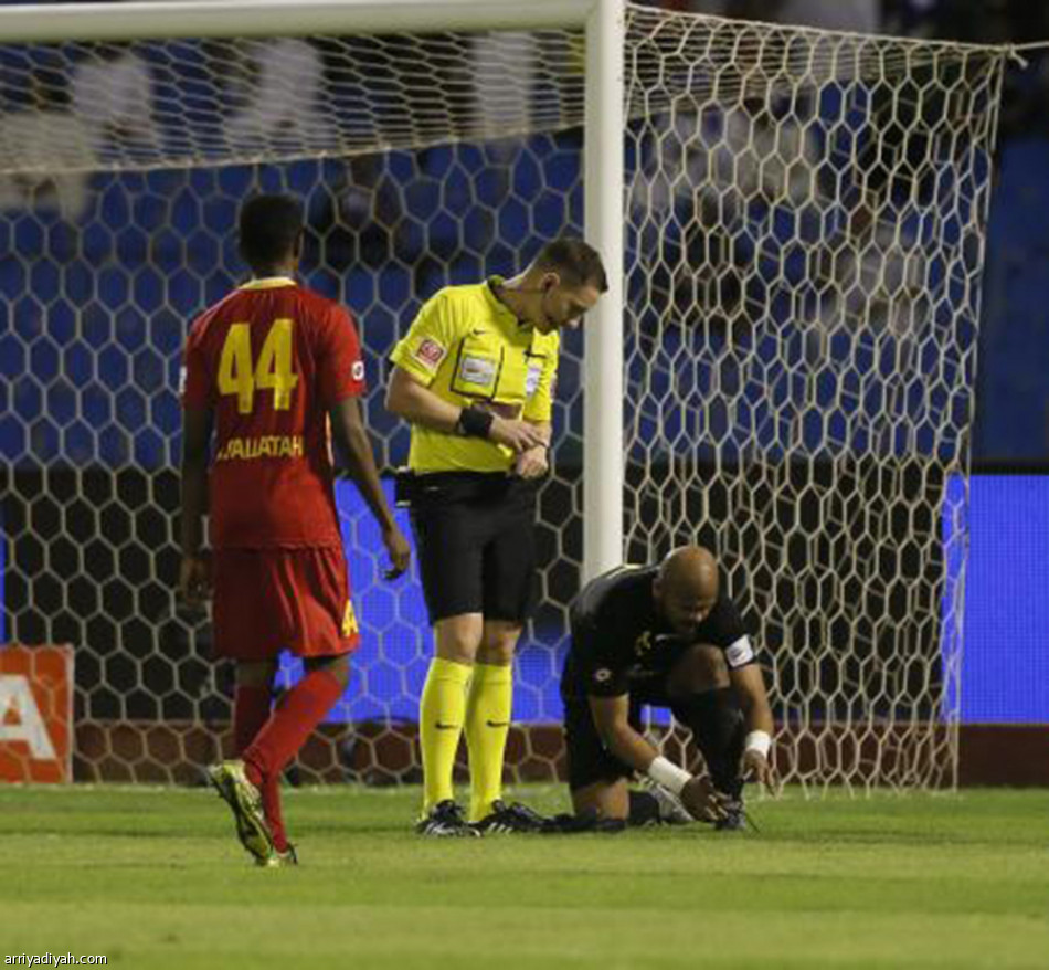 الهلال يتعادل مع القادسية ويتمسك بصدارة 