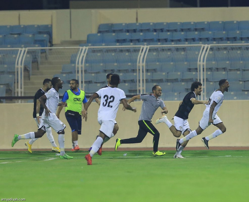 دوري الأولى.. العين يهزم الطائي ويحلق في الصدارة