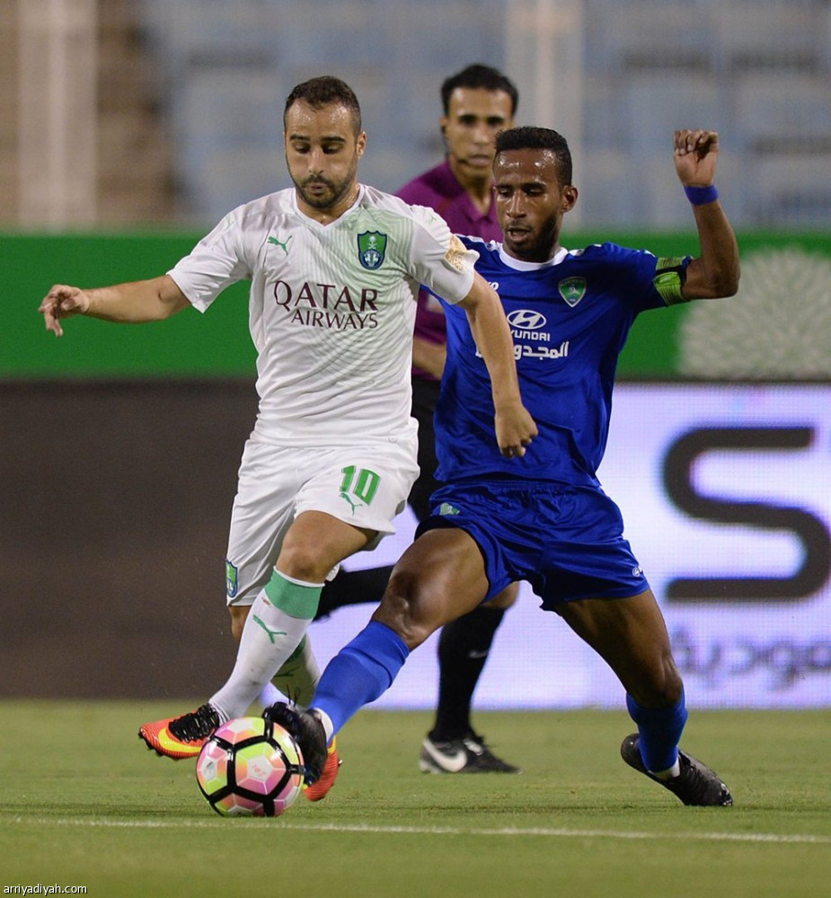 الاهلي يتربع على صدارة الدوري بفوزه على الفتح