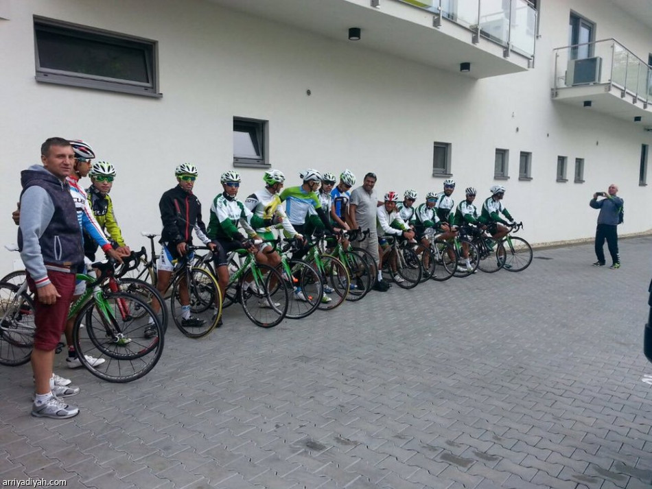 منتخب الدراجات يصل قطر للمشاركة في بطولة العالم
