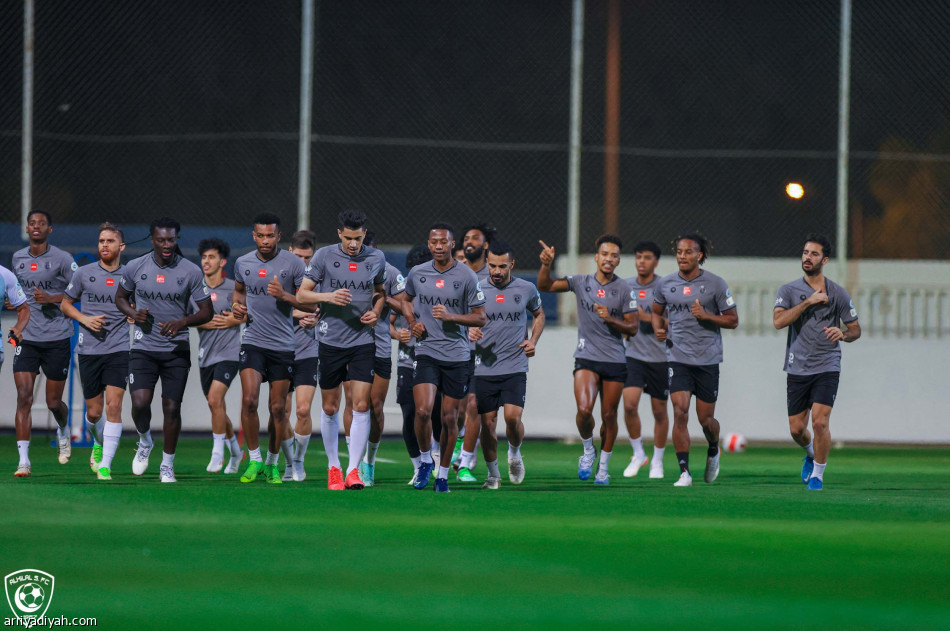 الدور الأول.. 
الهلال 
يهيمن 
7 مواسم