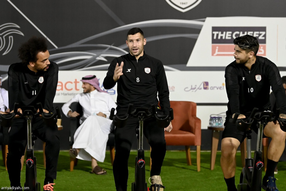 أجواء الكلاسيكو تسيطر على تحضيرات الشباب والاتحاد