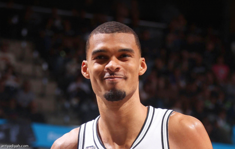 «NBA».. سبيرز يُمدد عقد ويمبانياما