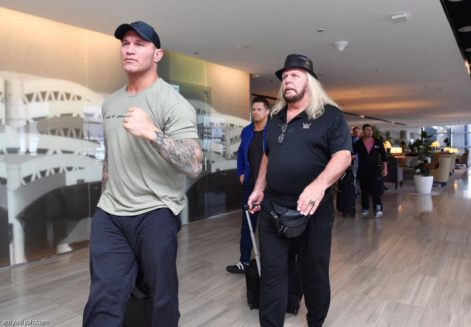 يتقدمهم أندرتيكر.. اكتمال وصول نجوم «WWE» إلى الرياض