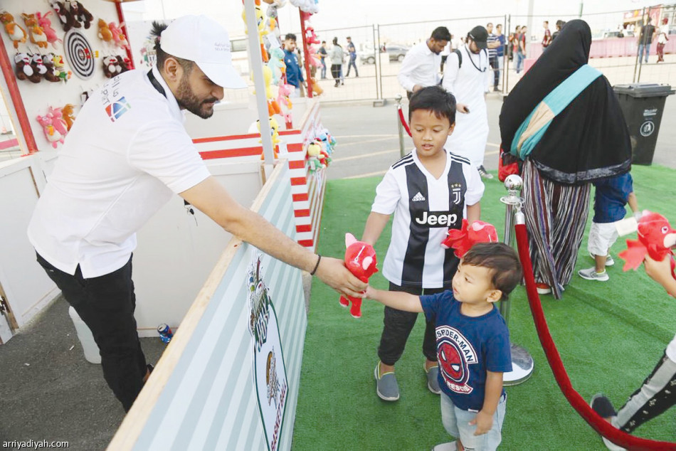 الجوهرة.. 
جماهير من كل مكان