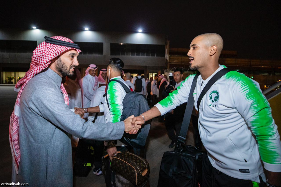 الفيصل يستقبل بعثة الأخضر